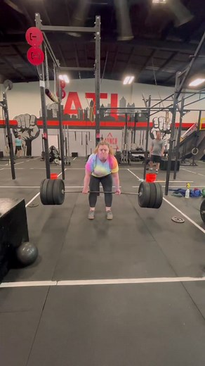 Did my 1 rep max deadlift for 3 reps. 1x3 at 285lbs. 300lbs is right around the corner! #shortstrong #deadlift #powerlifting #strongwomen