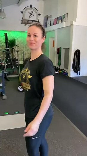 Shoulder flexibility test: zipper
