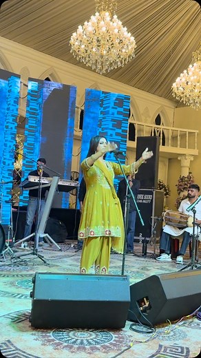 🎤♥️ #meetkaur #live #punjabifolk #livemusic #punjabisinger #weddingshow #folkqueen #livesinging | Meet Kour