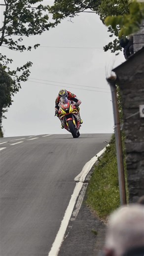 2.6M views · 69K reactions | #isleofman #honda #motorcycle #iomtt #motorbikes #motorsport | H & H Motorcycles | Facebook