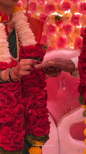 Aditya Mohite | Maharashtra on Instagram: "Congratulations both of youh 🥳💍 . . . . . #engagementreel #wedding #sakharpuda #marathiweddings #trendingreelsindia"