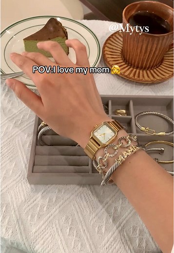 Stunning Gold Jewelry for Spring Fashion