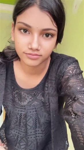 Shakshi on Instagram: "Simple but unforgettable ✨ #girlvibes #trendvideo #reelsvideo"