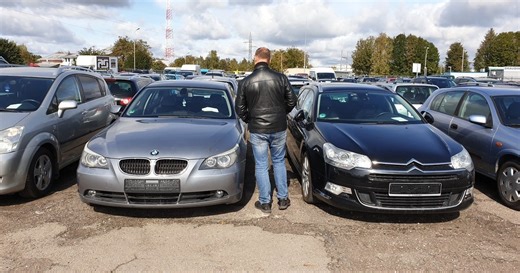 Parduodami automobilį vairuotojai pamiršta vieną dalyką: ekspertai įspėja dėl šios klaidos