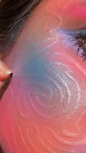 A peely revealy. #editorialmakeup #muaxdiscover #avantgardemakeup #creativemakeup #peeloffmask #peeloff #peelreveal | life in pink&blue