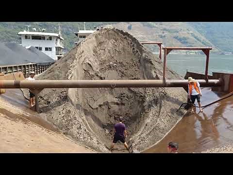 Amazing work - The flow of sand when the ship unloads 3500 tons of sand by a conveyor belt