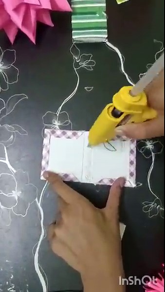 Easy mini book making. #diy #craft #simple #easy #books #mini #miniature