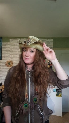 6K views · 338 reactions | J'ai ressorti mon chapeau de 2016 藍 C'est avec ☆La Féerie du Bonheur☆ (70cm/50cm) que je vous Souhaite un Merveilleux week-end rempli d'amour les Amis 朗朗朗朗朗 | Alison, LIBRE COMME L'ART page Authentique | Facebook