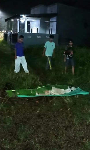 Prank Pocong tidur tengah jalan #short #videolucu #viral #exposecisoka #ngakak #viral #fypシ゚viral