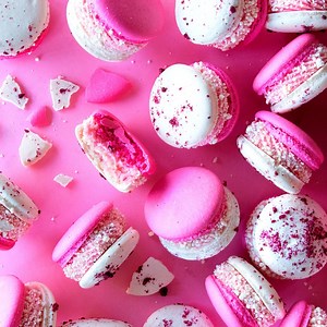 85K views · 2.7K reactions | RECIPE HERE: https://www.thescranline.com/raspberry-white-chocolate-macarons-cs8z Raspberry white chocolate is one of those classic flavour combos you just have to try out. Tart raspberries paired with sweet white chocolate filling. Yum! Raspberry flavoured French macaron cookies filled with a light cream cheese filling, covered in melt in your mouth white chocolate shavings. | The Scran Line | Facebook