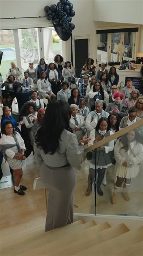 Sevyn Nichelle Buffins | Social Media Strategy | SocialMediaIsh on Instagram: "Mentor means faster. The very first content to commas mastermind. This was such an intentional space and environment created from all my lesson learned, pivots, and adjustments . I’m huge on exposure and one of my first 6-8 figure networking experience was in this very same estate and it opened my eyes to so much so it was only right that every first event was at the same place. 80+ women from inside my mentorship fro