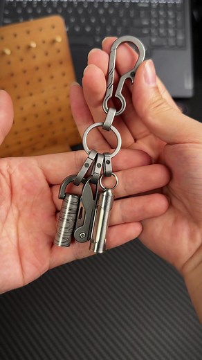 Keyunity KA32SW | Do you want one? #edc #edcgear #titanium #keychain #keychainbusiness #keychains #keychainsforyou #keychainaccessories #keychainasmr #fyp