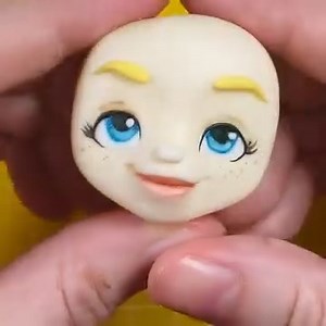 7K views · 192 reactions |  Learn how to create a cute sugar face  The full length video is one of the many tutorials included in my Online Sugar School. The students enjoy monthly tutorials, which are theirs to keep, along with Facebook lives in the exclusive group. It's just £7 a month to sign up and you'll get access to over 40 tutorials. | Yellow Bee - Sugar Art by Vicky Teather | Facebook