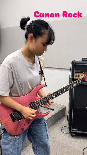 練習あるのみ。practice makes Perfecto😎🤘 #guitargirl #jcustom #canonrock #funabashimusicstreet | Kei Suzuki