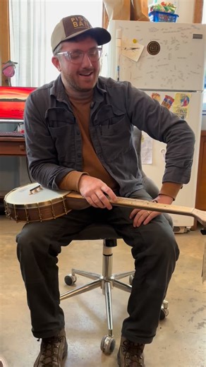 Announcing our NEW magnetic truss-rod covers! Starting now every @pisgahbanjos will come standard with a magnetic truss rod cover so you can now adjust your neck relief under string tension! Made from the same material as the headstock veneer, it preserves the vintage clean aesthetic of our headstocks. This is HUGE for touring musicians who need quick access and adjustment on the fly AND for folks who may need to adjust it seasonally. Thanks to @seedersinstruments for inspiring this idea and enc