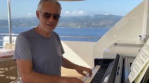 Andrea Bocelli celebrates Tony Bennett's birthday with a song
