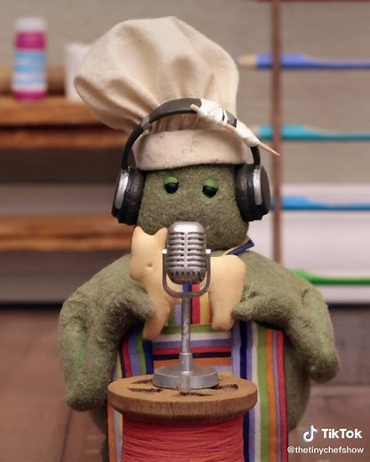 Anofer pwofeshunl asnr video wite hewe. Fnakyiu evwybody. #asmr #calm #peaceful #calming #asmrfood #asmrtiktok #duet #fyp #tinychef #thetinychefshow