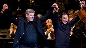 Harper sings Sweet Child O' Mine