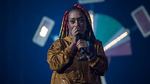 Wer ist Nura? Musik, TV, Polit-Engagement – alles über die Rapperin - Musikexpress