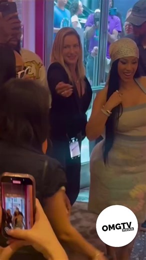 Cardi B Outside For Her Whip-Shots Brand Pop-Up 🍨🍦 #fyp #bardi #bardigang #cardib #outside #amithedrama