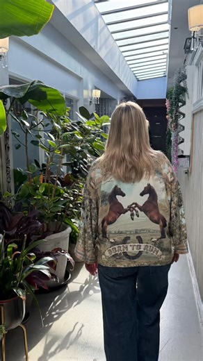 Year of the Horse energy is officially activated 🐎 Born to run… but maybe not from your dreams this year. Run... don’t walk... to my DMs if you’d like one of the last spots in my Fire Horse Visioning Workshop on the 15th. It’s going to be intentional, beautiful, and just the right amount of bold. Had to show off my new top from @espritdelafemme 🫶 | Beautiful Living by Laurel T Colins