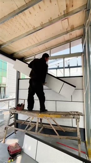 the process of installing panel boards on the walls of a light steel frame building #construction