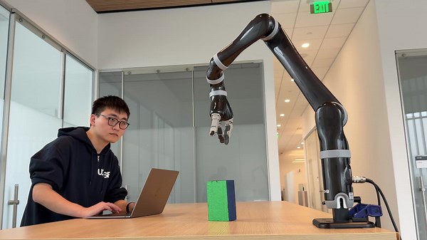 Scientists Create Robotic Arm That Can Be Moved Using Your Imagination