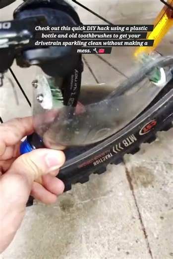Clever DIY Plastic Bottle Bike Chain Cleaner Hack