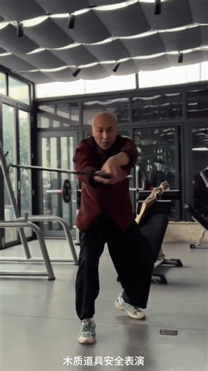 Master Two-Handed Techniques: Exclusive Tutorial Inside