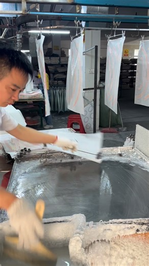 何江水 on Instagram: "SHUNHAO Melamine Tableware Machine: 3 Profitable Groups!​ Melamine tableware is popular—shatterproof, easy to clean, big market! Choose professional SHUNHAO machines; these 3 groups earn easily:​ Tableware factory owners (ceramic, plastic, stainless steel, silicone): You know production, workers learn fast. Reuse your factory/ channels—add this project to make more!​ Tableware/plastic wholesalers: You have restaurant/supermarket clients—no new clients needed! Produce yourself,