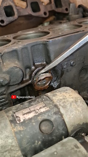 Fixing a Leaking Core Plug in an Engine Block #enginerepair #carmaintenance #suzuki #mechanic
