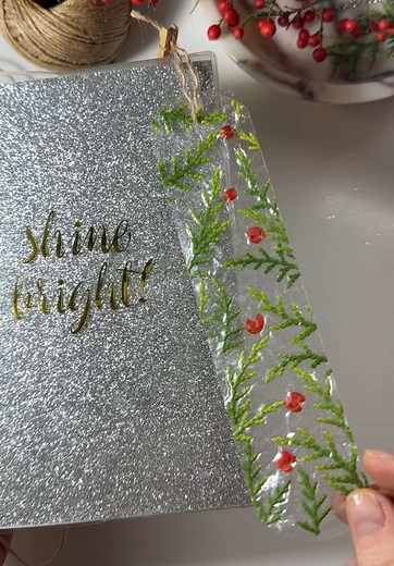 DIY Floral Bookmark: Fast and Simple Christmas Idea