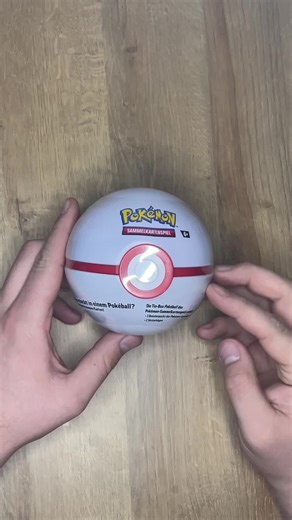 Heute öffnen wir einen Pokémon Premier Ball ⚪✨ Eine stylische Pokéball-Box mit mehreren Boostern – mal sehen, ob sich der Premier Ball heute richtig lohnt 😄🔥 📦 Pokémon Premier Ball 🎴 Mehrere Booster Packs ✨ Chance auf starke Hits & schöne Artworks 💬 Sammelt ihr die Pokébälle oder öffnet ihr sie direkt? #PokemonTCG #PremierBall #PokemonOpening #PokeballTin #PokemonDeutsch