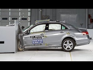 2014 Mercedes-Benz E-Class 4-door sedan driver-side small overlap IIHS crash test
