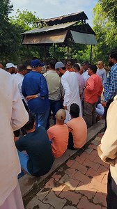 Adarsh scam victims ke Shrinivas Totla jinka Adarsh society me 18 lakh the Kayi mahino se wo Adarsh ke chakkar katrahe the phir unko Heart attack Aagya jo 20 din se mgm Hospital me admit the Aaj wo chal base MP Imtiaz Jaleel sb ka delhi me Parliament sessions chalo hai Isliye Aaj Bilal Jaleel pahunche shamshan bhumi me Unke Ghar walo se Milne.. | Amar Binhydra