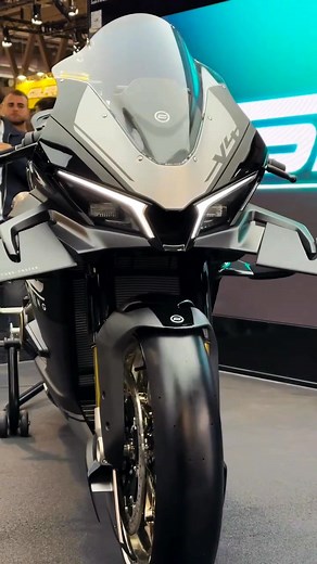 Les ailerons de la nouvelle CF MOTO V4 SR RR sont amovibles 🤯 #moto #cfmoto | SCRAT