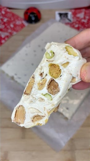 👩🏼‍🍳 EASY Recipe: Homemade Nougat like at the Christmas Market Almonds & Pistachios 🎅🏻✨🎄