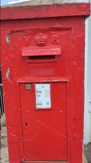 London '25: A Classic Victorian Era 'VR' Royal Mail #Postbox