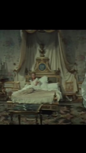 The Storming of Versailles: Marie Antoinette's Response