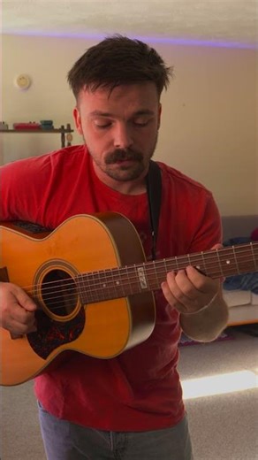 Clear Acoustic Lines On A Maton Acoustic