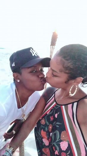 This is why I wrote Hrs and Hrs 🥺🤍 love is so beautiful @BRE-Z #HrsandHrsChallenge #fyp #relationships #hrsandhrs #foryoupage #givingszn