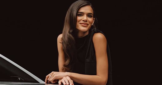 Bruna Marquezine usa look de R$ 25 mil em publi de carro elétrico