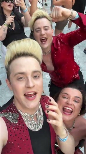 JEDWARD - My Chemical Romance Wembley #jedward #theblackparade