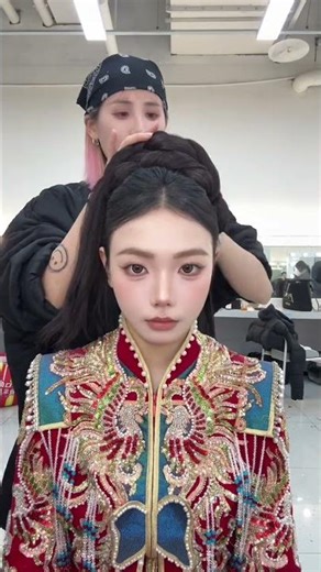 Master 8 Wedding Head Twists Fast with This Video