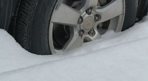 Know the risk of stopping to help someone on the side of the road