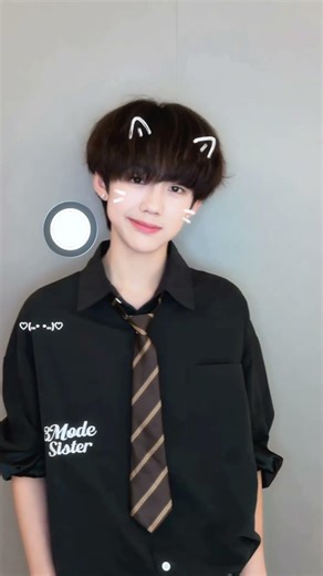 诶，怎么被控制了？#张嘉懿Austin #李太白 #悬浮球挑战 #开始跳舞吧 #养成系