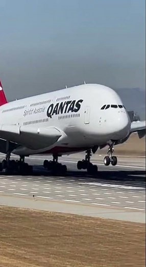 Qantas A380 HEAVY Landing at LAX | Real-Time Airbus A380 Touchdown