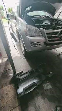 upper control arm removal driver side GL550 GL450 ML350 Mercedes
