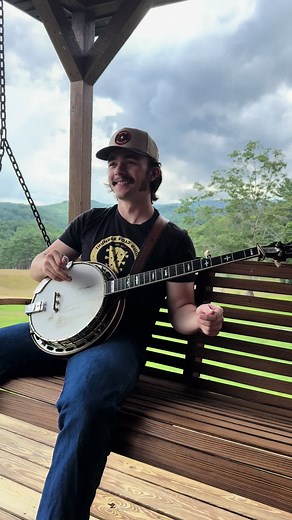 Experience a Foggy Mountain Breakdown with Banjo Music