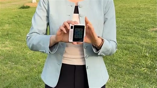 辅导孩子英语力不从心？科大讯飞英语宝EBOX懂你烦恼。海量互动课程，AI时刻陪练，家长从此.....